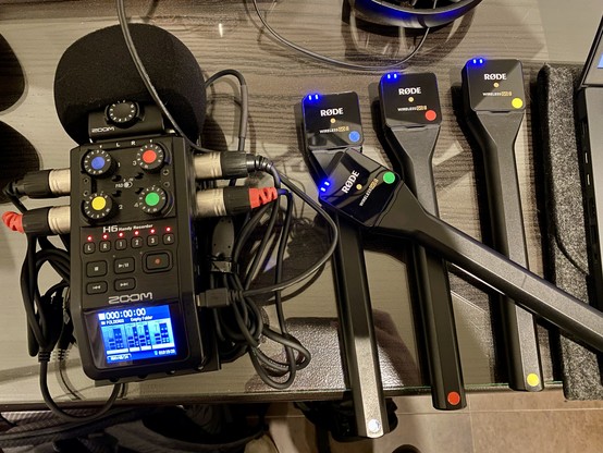 Zoom H6 recorder with various Røde wireless microphones 