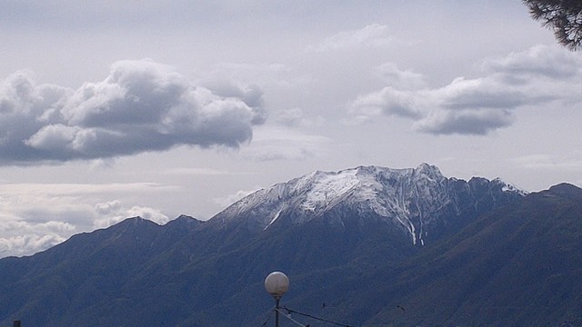 Further zoomed in, just the mountain with snow cap and clouds. And a ball-shaped, milky lantern.