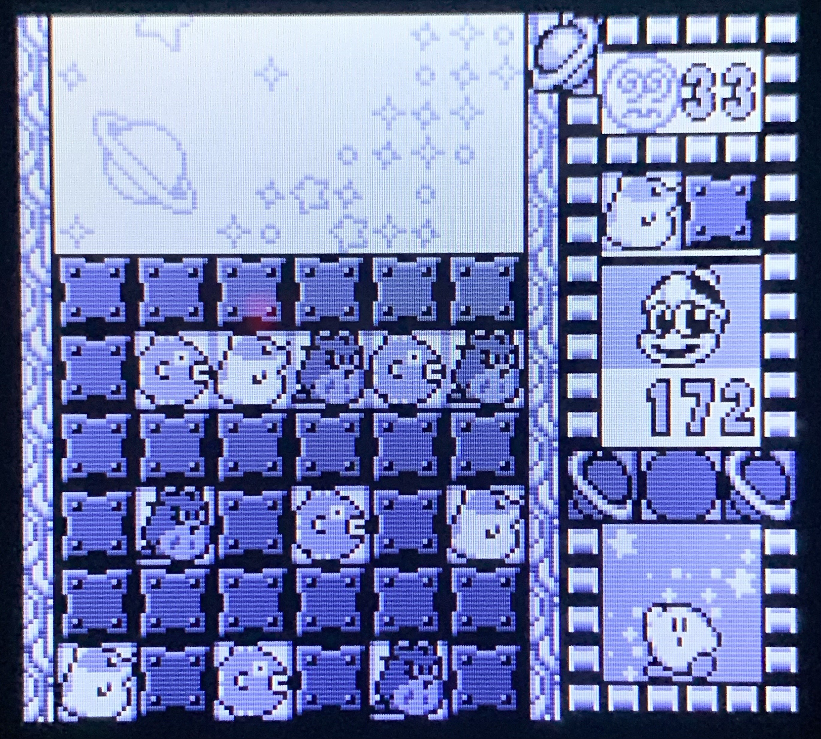 Level 32 start configuration with loads of metal blocks and an assortment of Kirby‘s friends interspersed. 