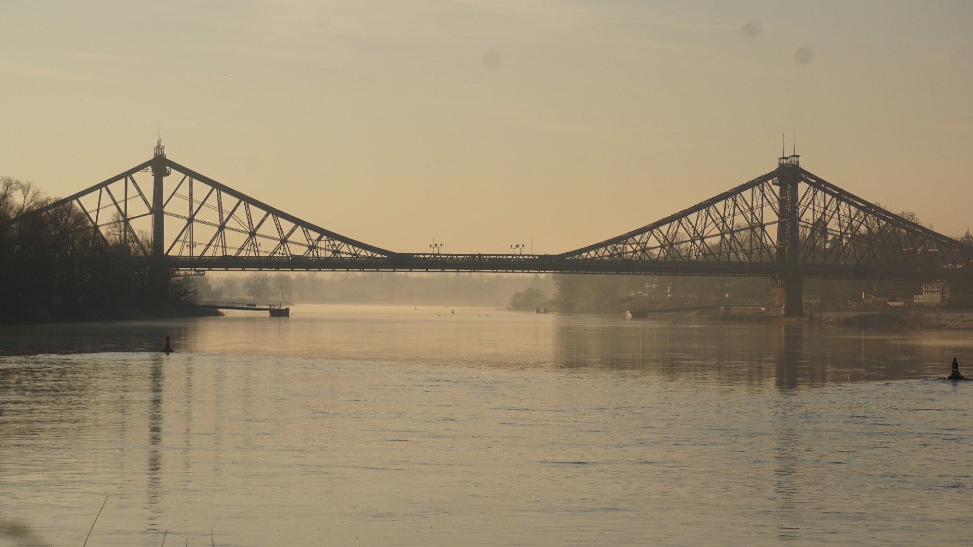 Brücke, bildfüllend